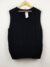 Buy online pre-used pre-loved 100% authentic & Original branded Unknown Brand (SL-1874) available in Pakistan. Top international brands avilable.